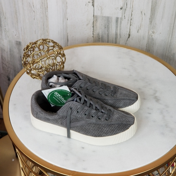 Tretorn Gray Suede Platform Sneaker - Picture 4 of 10